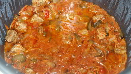 Рецепт говядины с солеными огурцами в томатном соусе