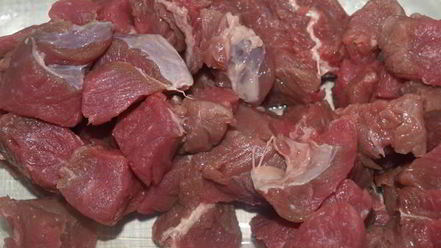 Рецепт говядины с солеными огурцами в томатном соусе