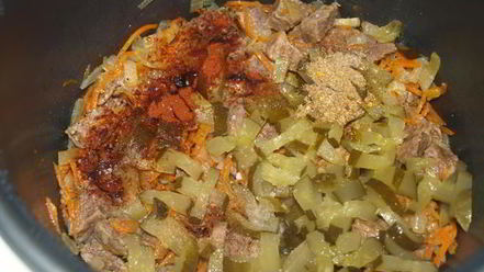 Рецепт говядины с солеными огурцами в томатном соусе