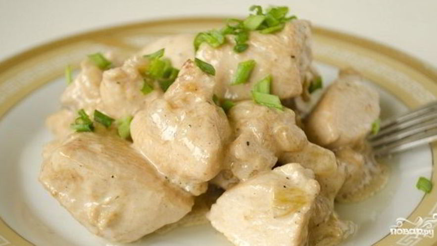 Рецепт куриного филе, тушеного в сметане