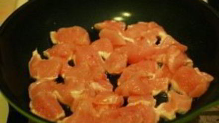 Рецепт куриного филе, тушеного в сметане