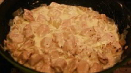 Рецепт куриного филе, тушеного в сметане