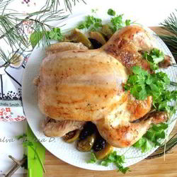 Рецепт Курицы, фаршированной орехами, черносливом и яблоком