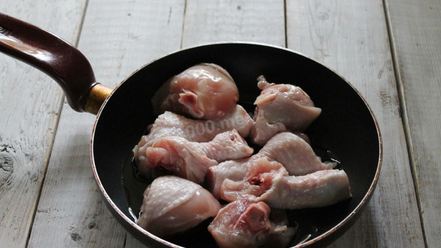 Рецепт курицы тушеной с луком