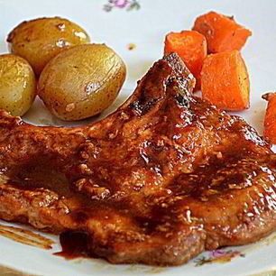 Рецепт Свиных отбивных в барбекю-соусе и с овощами