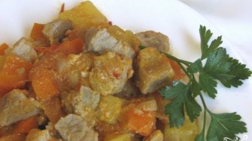Рецепт тушеной свинины с кабачками в мультиварке