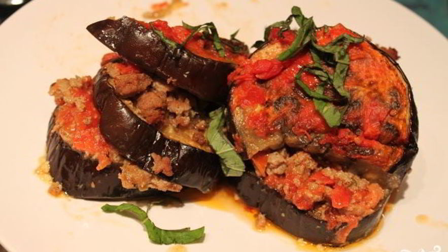 Рецепт баклажанов со свининой