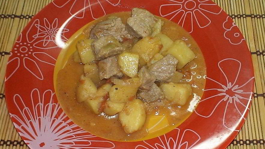 Рецепт картофеля, тушенного со свининой и помидорами
