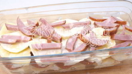 Рецепт картофеля запеченного с салями и ветчиной