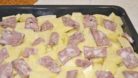 Рецепт картошки запеченной с сальтисоном в духовке