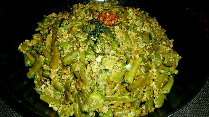 Рецепт стручковой фасоли с яйцом и грецким орехом