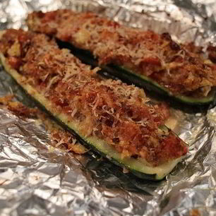Рецепт Цукини, запеченные с помидорами, сыром и чили