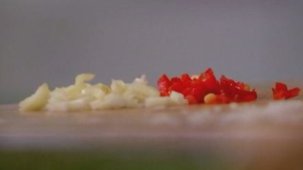 Рецепт цукини, запеченные с помидорами, сыром и чили