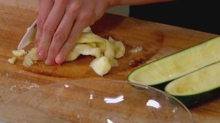 Рецепт цукини, запеченные с помидорами, сыром и чили