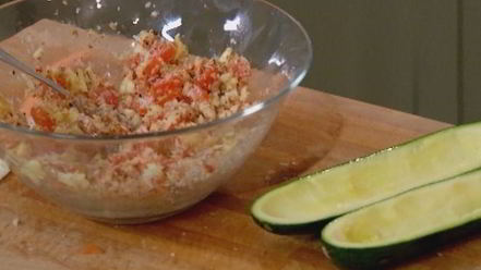 Рецепт цукини, запеченные с помидорами, сыром и чили