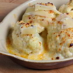 Рецепт Цветной капусты с творогом в горшочках