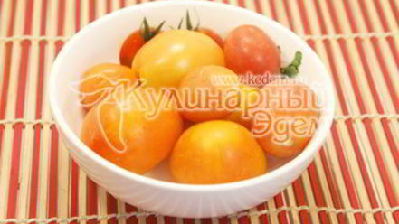 Рецепт тушеной капусты с помидорами и маслинами