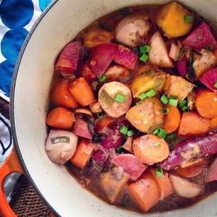 Рецепт Тушеных овощей с красным вином и мускатным орехом