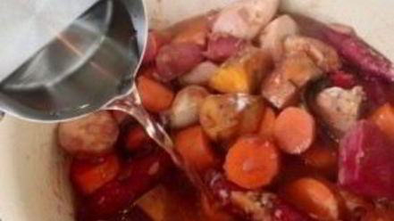 Рецепт тушеных овощей с красным вином и мускатным орехом