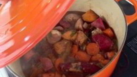 Рецепт тушеных овощей с красным вином и мускатным орехом