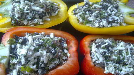 Рецепт запеченного перца с брынзой, руколой и вешенками
