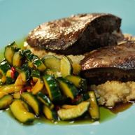 Рецепт Индюшачьей печенки с киноа и битыми огурцами