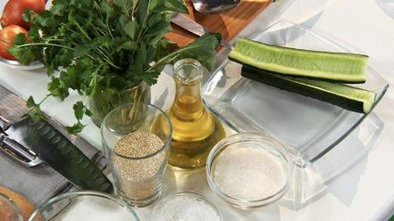 Рецепт индюшачьей печенки с киноа и битыми огурцами