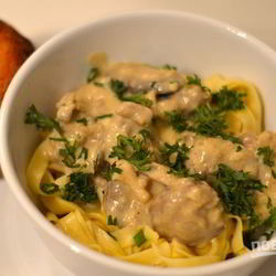 Рецепт Куриной печени с грибами в сливочном соусе