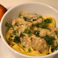 Рецепт Куриной печени с грибами в сливочном соусе