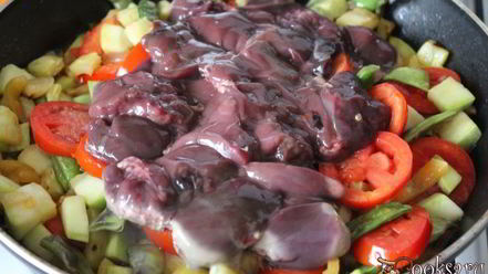 Рецепт куриной печени с осенними овощами