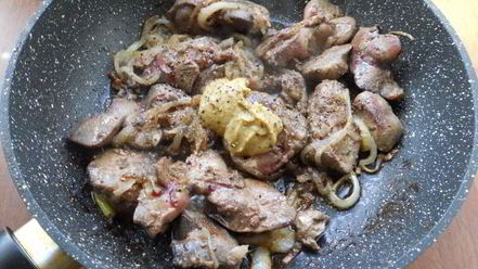 Рецепт куриной печени в кефирно-горчичном соусе