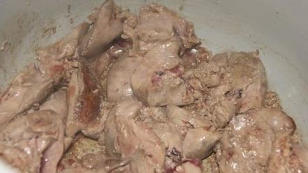 Рецепт куриной печени в медовом соусе со шпинатом