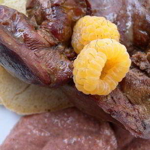 Рецепт Печени-гриля с инжирно-малиновым соусом