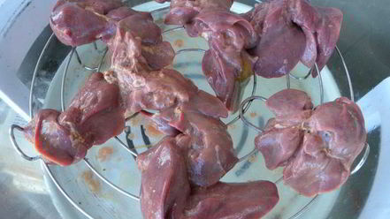 Рецепт печени-гриля с инжирно-малиновым соусом