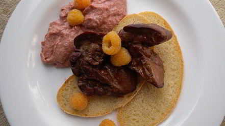 Рецепт печени-гриля с инжирно-малиновым соусом