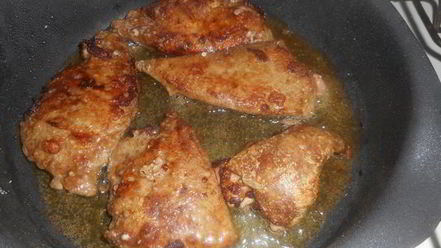 Рецепт печени, тушеной в томатно-сметанном соусе