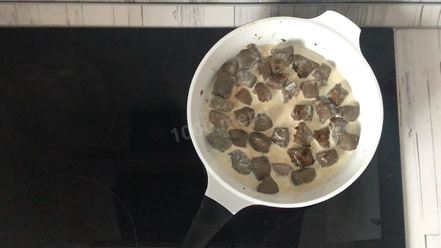 Рецепт печени в сливочном соусе