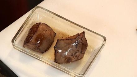 Рецепт телячьей печени на пюре из яблок с ягодным соусом