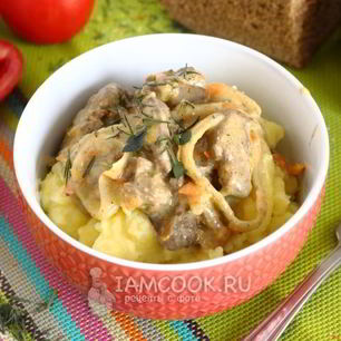 Рецепт Тушеной печени со сметаной, морковью и луком