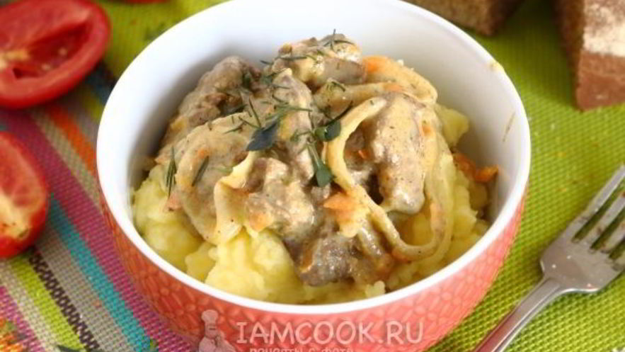 Рецепт тушеной печени со сметаной, морковью и луком