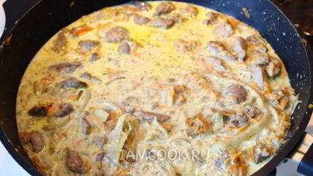 Рецепт тушеной печени со сметаной, морковью и луком
