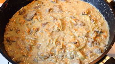 Рецепт тушеной печени со сметаной, морковью и луком
