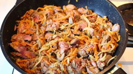 Рецепт тушеной печени со сметаной, морковью и луком