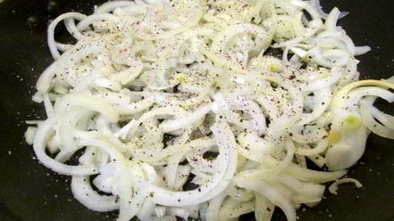 Рецепт жареной куриной печени с луком