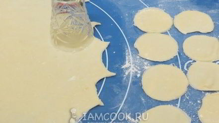 Рецепт пельменей с грибами в горшочках в духовке