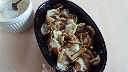 Рецепт пельменей с опятами и сыром в духовке