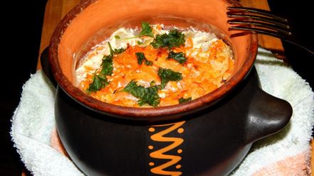 Рецепт пельменей в сметане в горшочке