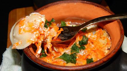 Рецепт пельменей в сметане в горшочке