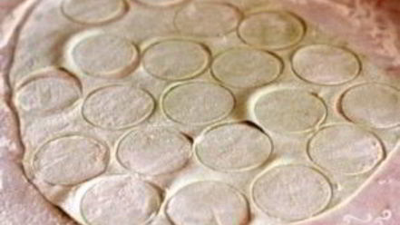 Рецепт разноцветных пельменей с рыбой