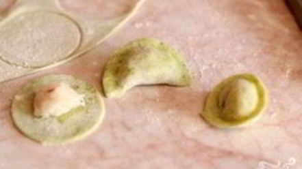 Рецепт разноцветных пельменей с рыбой